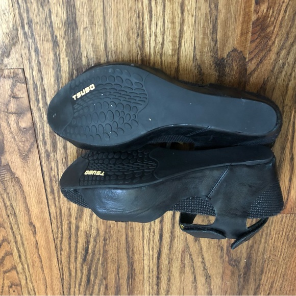 Tsubo Leather Wedge Sandals Size 6.5 Velcro Straps - Picture 5 of 8